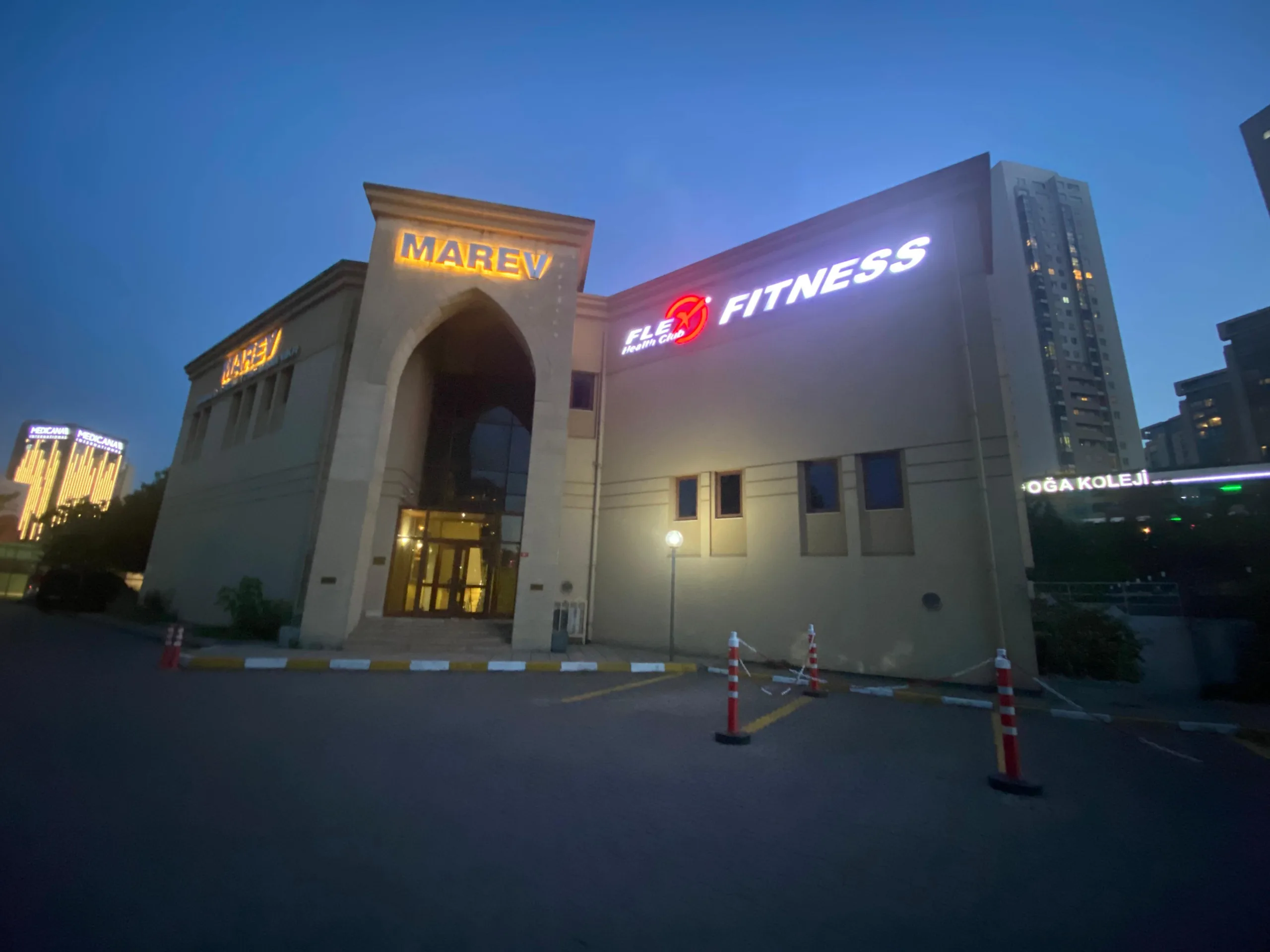 flex health club ataşehir dış görünüm otopark alanı